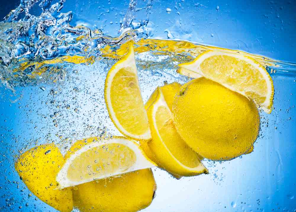 Bereits ein paar Gläser Kangen Wasser sind so wirksam und gesund wie rund 20 Zitronen Bereits ein paar Gläser Kangen Wasser sind so wirksam und gesund wie rund 20 Zitronen